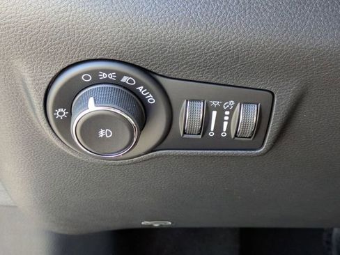 New 2026 Jeep Compass Latitude image 18