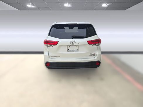 Used 2018 Toyota Highlander XLE image 9