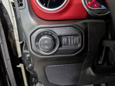 Used 2022 Jeep Gladiator Rubicon w/ Cold Weather Group AWD/4WD image 19