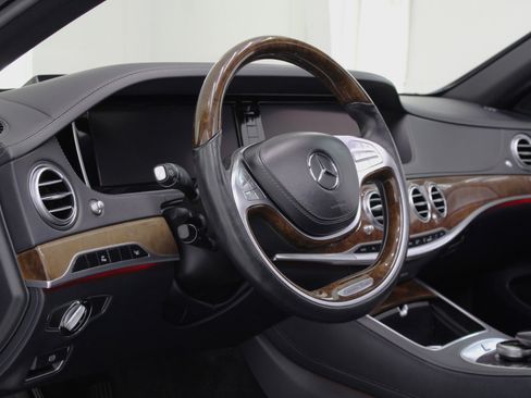 Used 2015 Mercedes-Benz S 550 Sedan image 32
