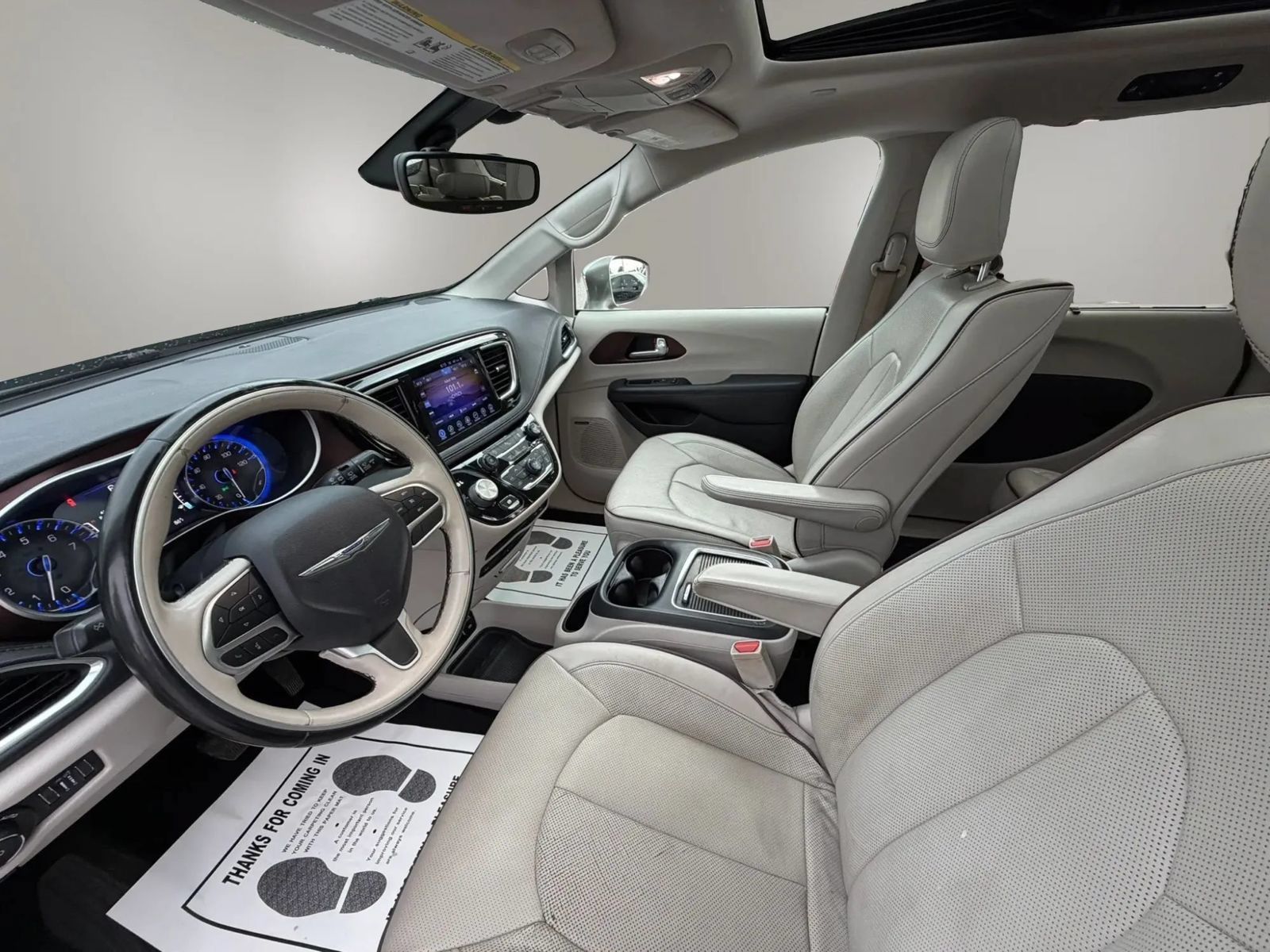 Used 2017 Chrysler Pacifica Limited FWD image 12