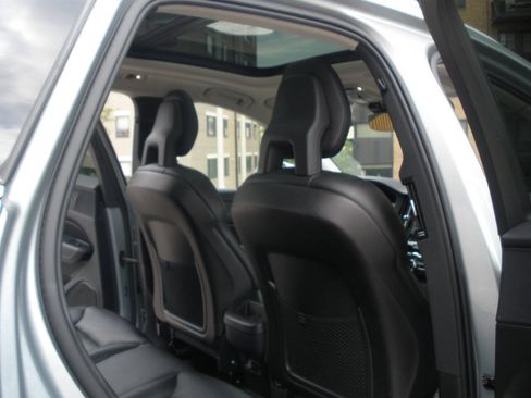 Used 2018 Volvo XC60 T5 Momentum AWD/4WD image 33