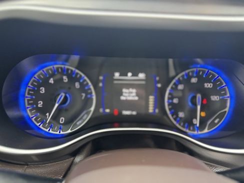 Used 2018 Chrysler Pacifica Touring-L image 26