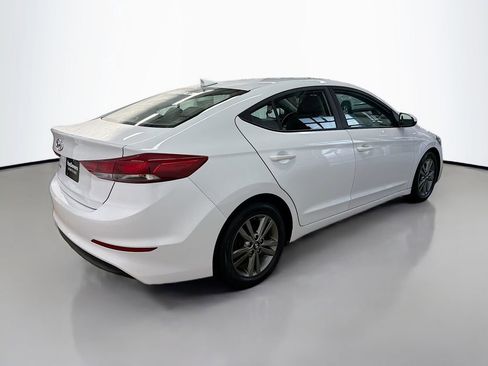 Used 2017 Hyundai Elantra SE image 9