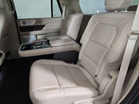 Used 2021 Lincoln Navigator Reserve w/ Luxury Package AWD/4WD image 19