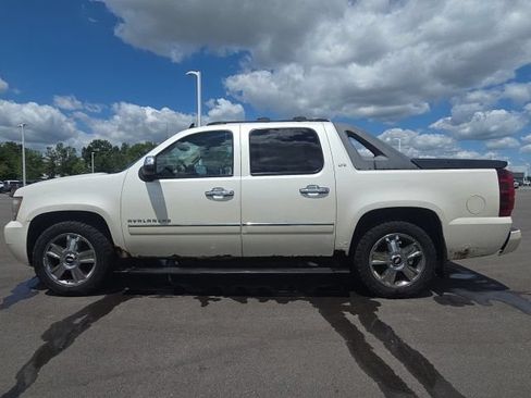 Used 2010 Chevrolet Avalanche LTZ AWD/4WD image 9