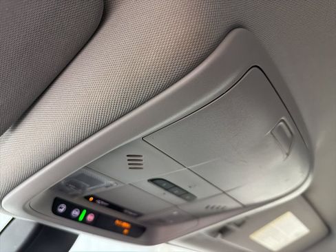 Used 2018 Chevrolet Equinox LT image 30