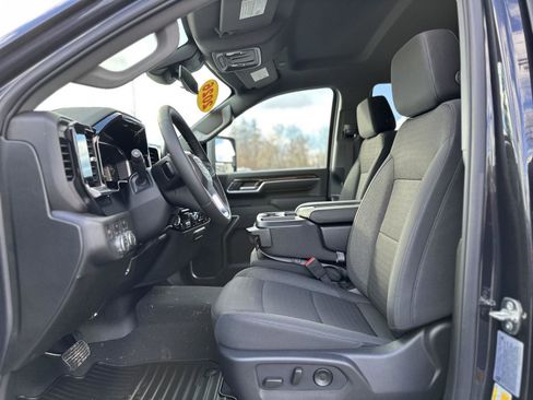 New 2026 GMC Sierra 2500 SLE w/ SLE Value Package; image 4