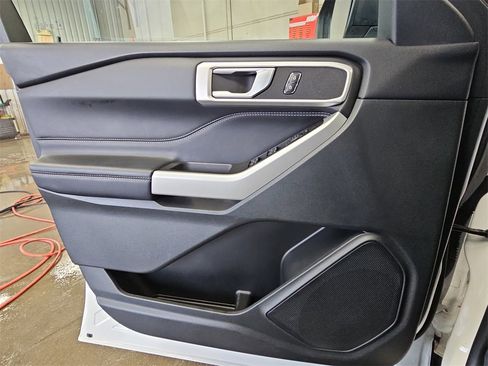 Used 2021 Ford Explorer XLT w/ Equipment Group 202A image 27