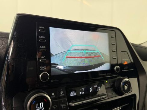 Used 2021 Toyota Highlander LE FWD image 19