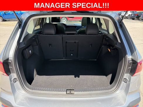 Used 2023 Volkswagen Taos SE w/ Panoramic Sunroof Package AWD/4WD image 12