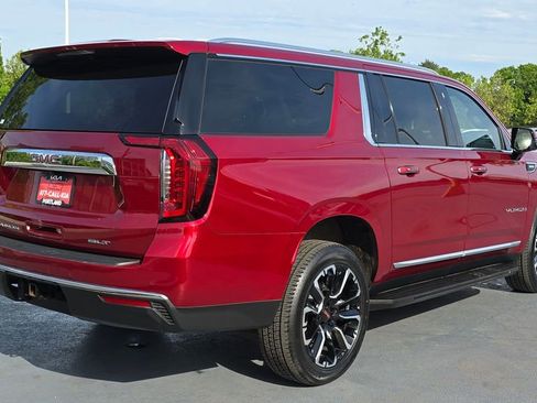 Used 2022 GMC Yukon XL SLT w/ SLT Luxury Package AWD/4WD image 3