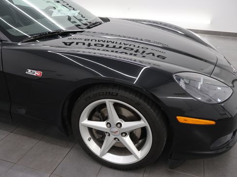 Used 2011 Chevrolet Corvette Convertible w/ Preferred Equipment Group RWD image 20
