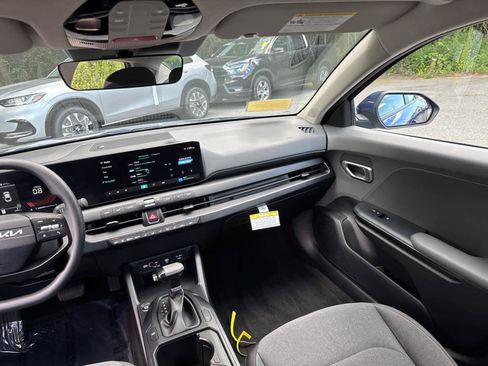 Used 2025 Kia K4 LXS image 36