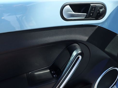 Used 2012 Volkswagen Beetle 2.5 image 32