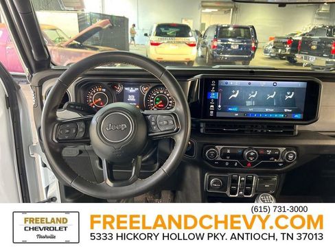 Used 2024 Jeep Gladiator Sport image 29