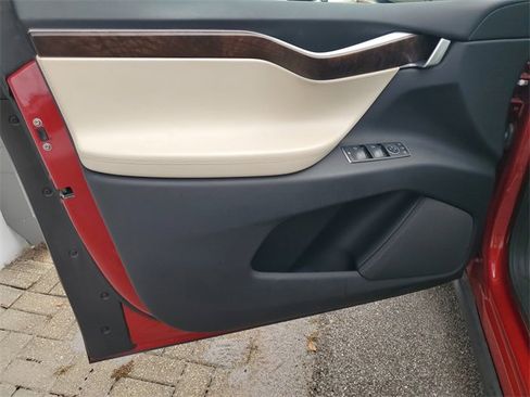 Used 2018 Tesla Model X 100D image 33