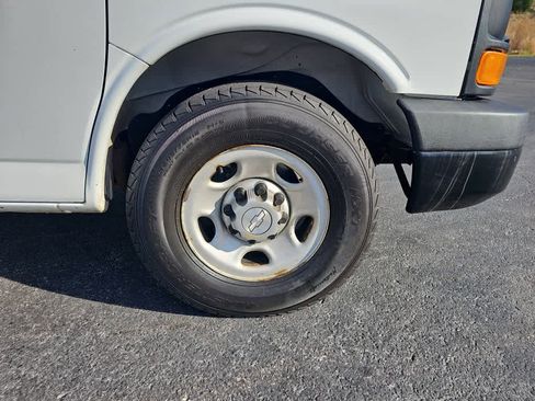 Used 2017 Chevrolet Express 2500 image 9