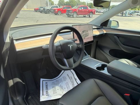 Used 2024 Tesla Model Y Long Range AWD/4WD image 10