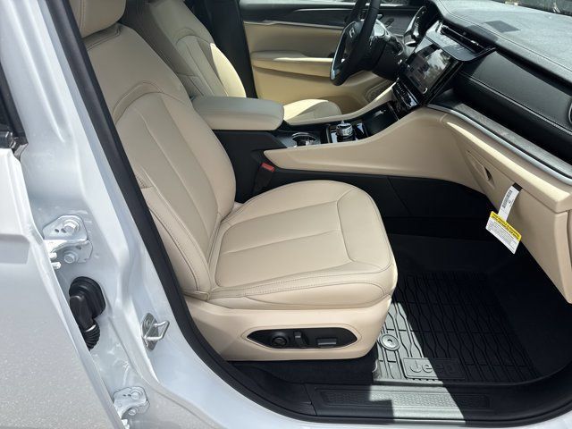 New 2026 Jeep Grand Cherokee L Limited w/ Limited Altitude Package AWD/4WD image 11