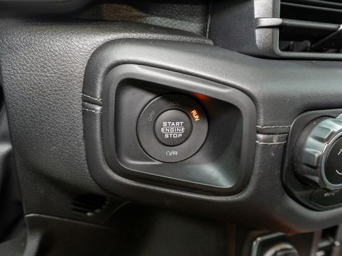 Used 2025 Jeep Wrangler Unlimited Sahara AWD/4WD image 30