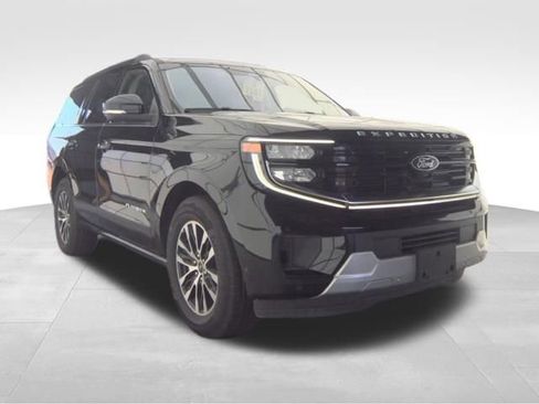 Used 2025 Ford Expedition Platinum image 3