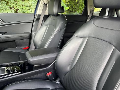 Used 2025 Kia Sportage EX FWD image 4