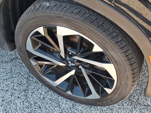 Used 2024 Mitsubishi Outlander SE image 9