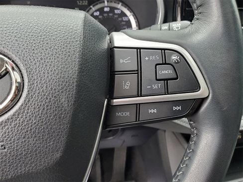 Used 2023 Toyota Highlander XLE image 26