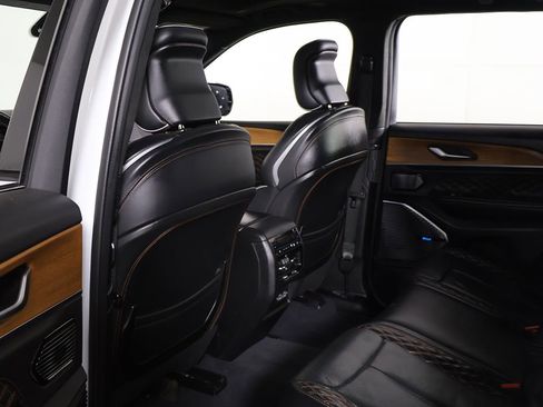 Used 2023 Jeep Grand Cherokee Summit AWD/4WD image 31