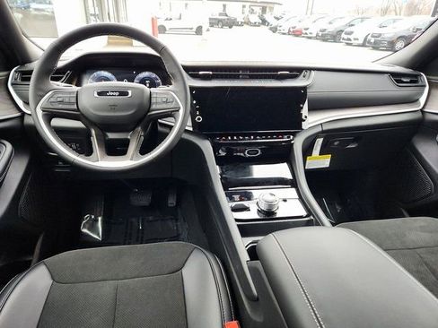 New 2026 Jeep Grand Cherokee Altitude AWD/4WD image 10