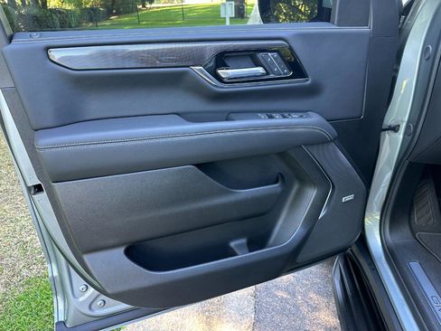 Used 2025 GMC Yukon XL Elevation RWD image 9