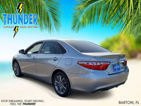 Used 2017 Toyota Camry SE image 3