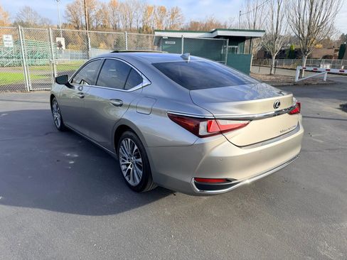 Used 2021 Lexus ES 250 w/ Premium Package image 3