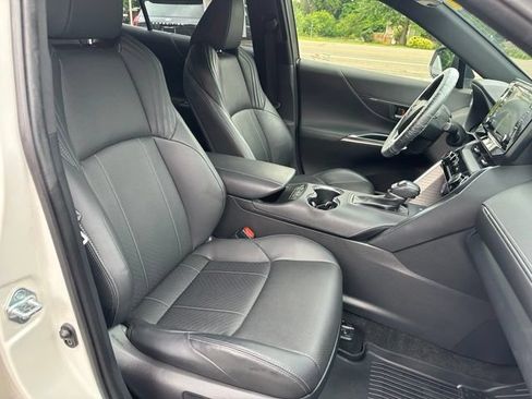 Used 2021 Toyota Venza XLE w/ Softex Package AWD/4WD image 14