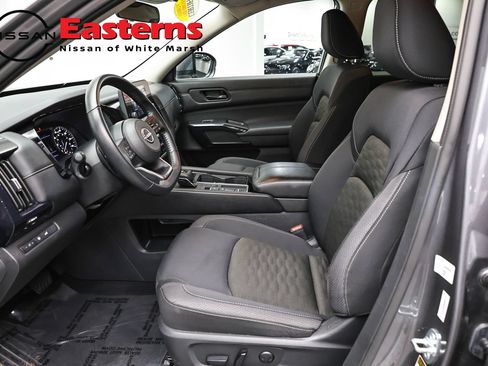 Used 2025 Nissan Pathfinder SV FWD image 14