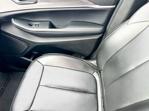 Used 2023 Jeep Grand Cherokee Limited w/ Luxury Tech Group II image 16