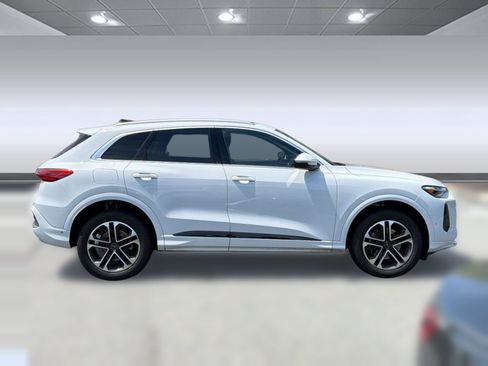 Used 2025 Audi Q5 Premium Plus w/ Premium Plus AWD/4WD image 8