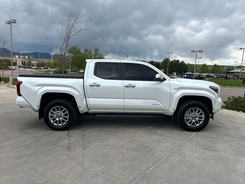 Used 2024 Toyota Tacoma Limited w/ Limited Package (LT) AWD/4WD image 9