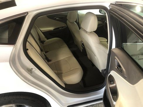 Used 2020 Chevrolet Malibu LT w/ Leather Package FWD image 19