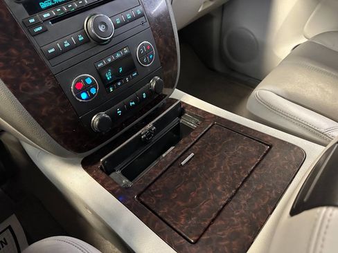 Used 2008 GMC Yukon SLT w/ SLT Preferred Equipment Group image 17