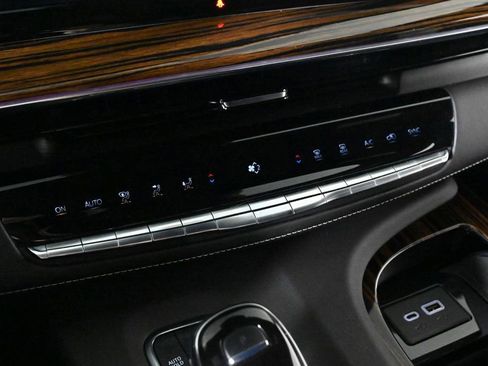 Used 2022 Cadillac Escalade Premium Luxury image 19