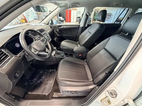 Used 2024 Volkswagen Tiguan SE AWD/4WD image 10
