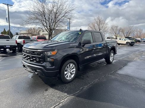 Used 2022 Chevrolet Silverado 1500 Custom image 3