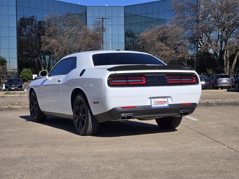 Used 2023 Dodge Challenger SXT w/ Blacktop Package image 4