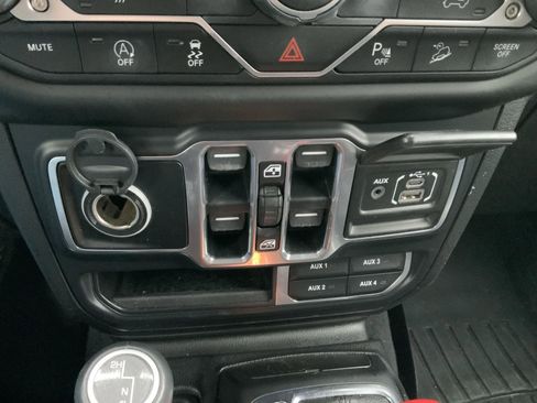 Used 2020 Jeep Wrangler Unlimited Sahara image 46