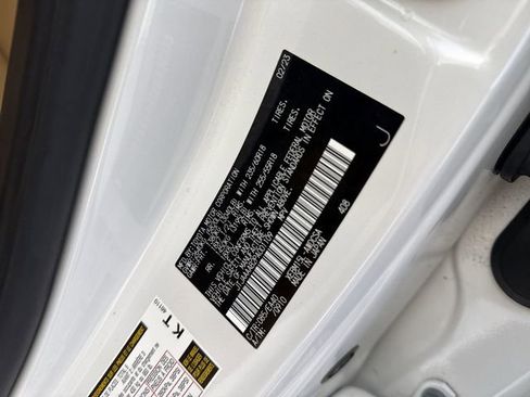 Used 2023 Lexus RZ 450e Premium image 40