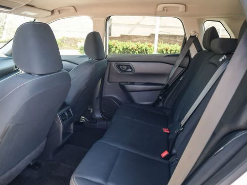 Used 2024 Nissan Rogue S image 18