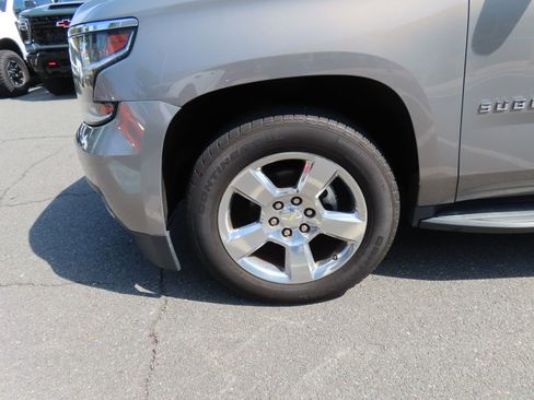 Used 2017 Chevrolet Suburban LT w/ Luxury Package image 12