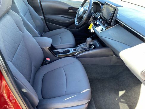 Used 2022 Toyota Corolla LE image 18
